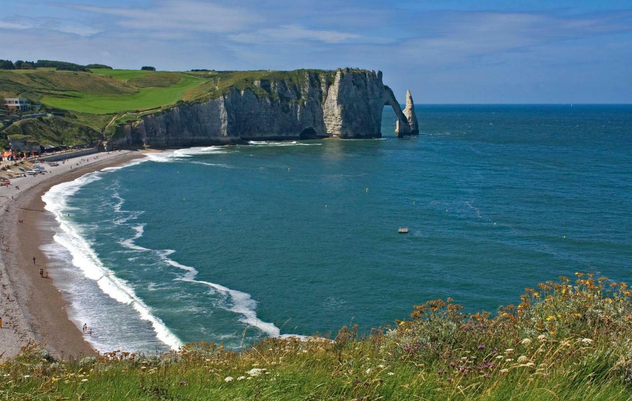 Le Tout A Pied Et Son Parking Prive Etretat Exterior photo