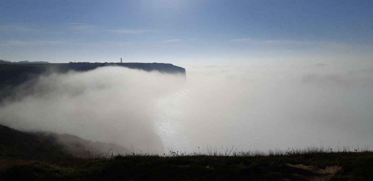 Le Tout A Pied Et Son Parking Prive Etretat Exterior photo
